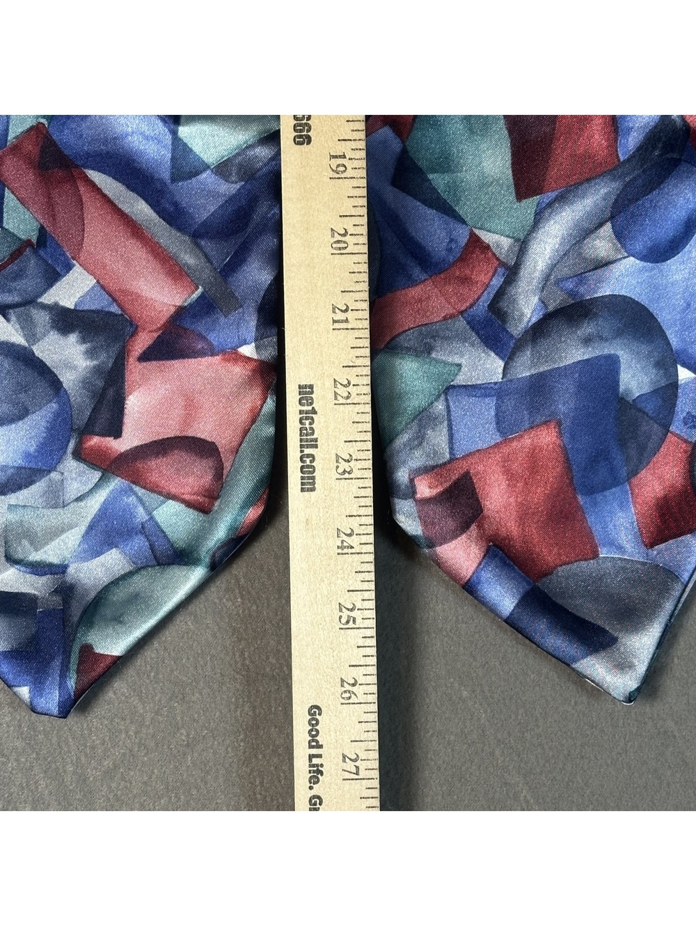 Abstract Patterned Cravat/Ascot Scarf - Picture 7 of 8